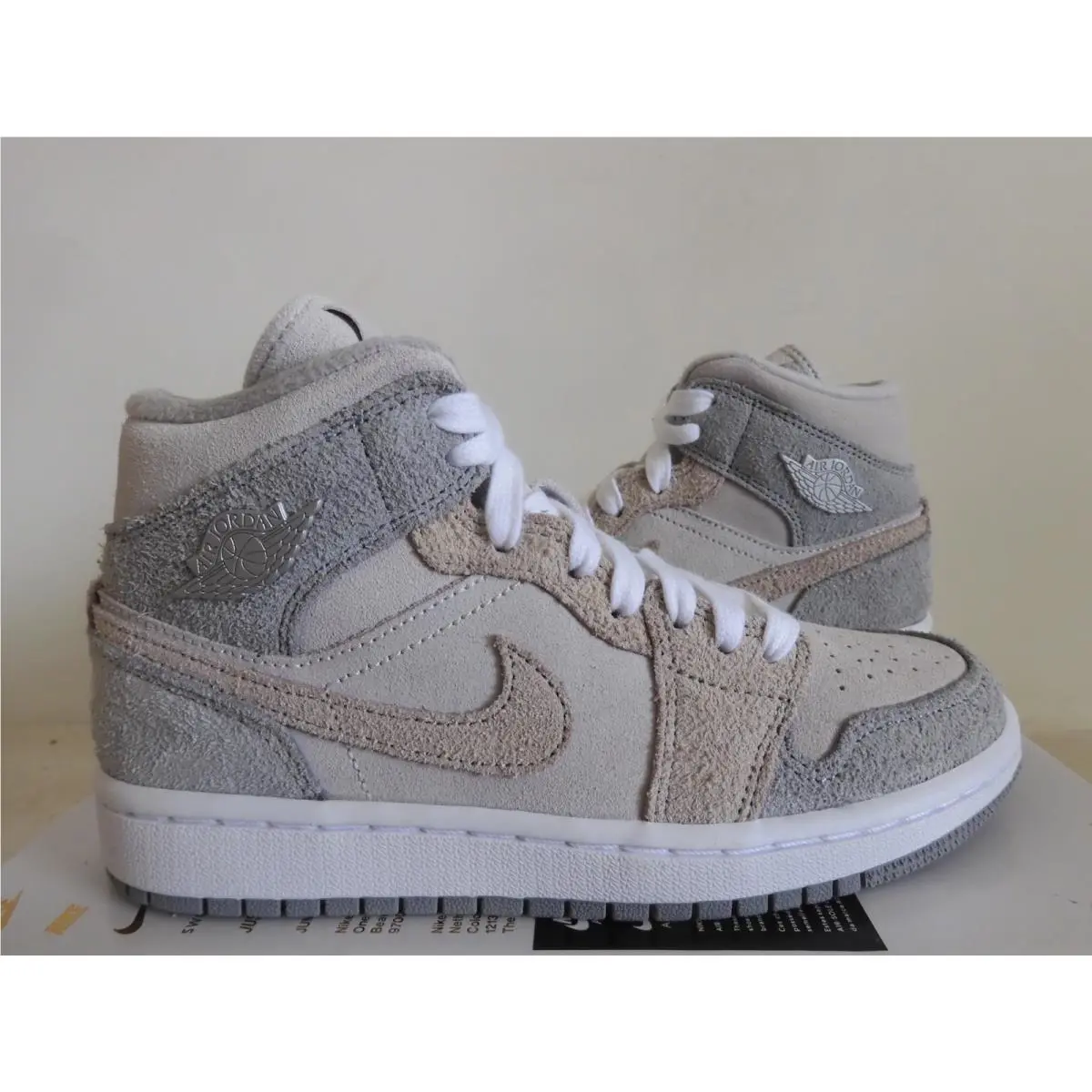 Nike shoes - Air Jordan 1 Mid SE - DO7139-002 - Gray 0
