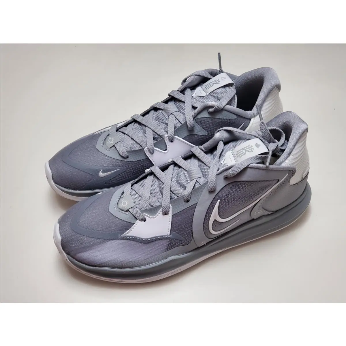 Nike Kyrie Low 5 (team) Kyrie Low 5 Team TB Wolf Grey/white DO9617-001 Men`s Basketball Shoes