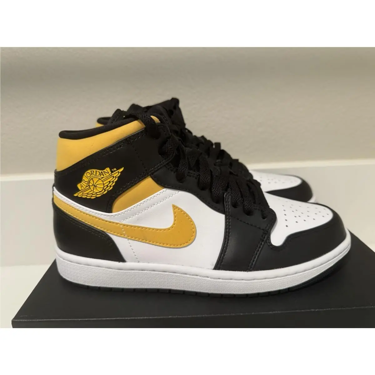 Nike shoes - Air Jordan 1 - Air - 554724-177 - White, Manufacturer: White/Pollen/Black (UPC: 0195238866792) 0