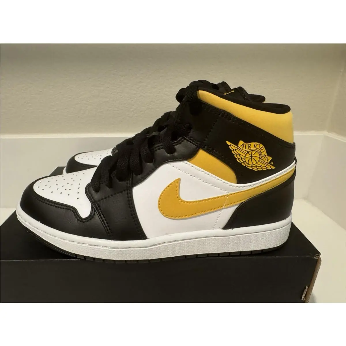 Nike shoes - Air Jordan 1 - Air - 554724-177 - White, Manufacturer: White/Pollen/Black (UPC: 0195238866792) 1