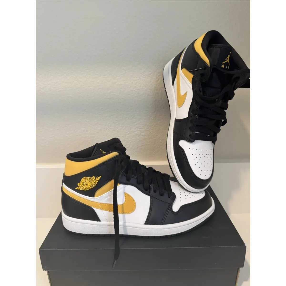 Nike shoes - Air Jordan 1 - Air - 554724-177 - White, Manufacturer: White/Pollen/Black (UPC: 0195238866792) 3