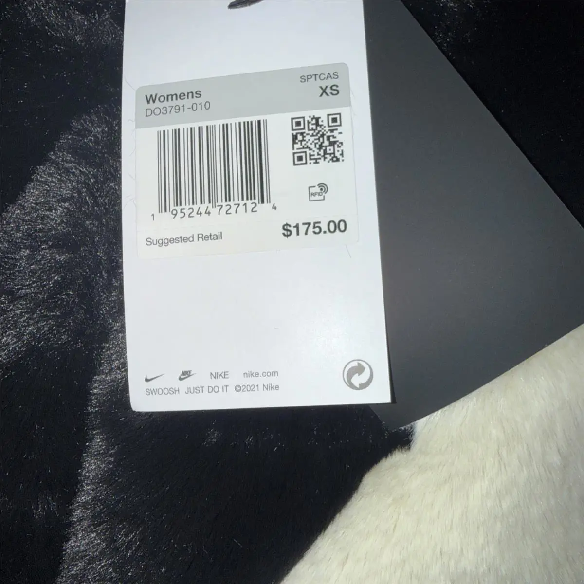 Nike clothing - DO3791010 - DO3791010 - Black (UPC: 195244727124) 9