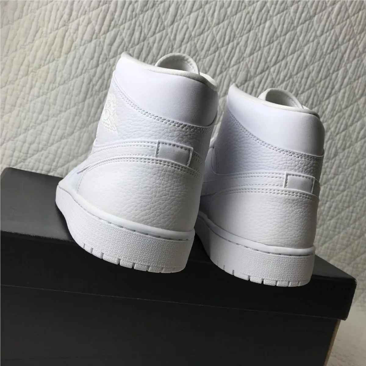 Nike shoes - Air Jordan 1 Mid - Air Mid - 554724-130 - White 4