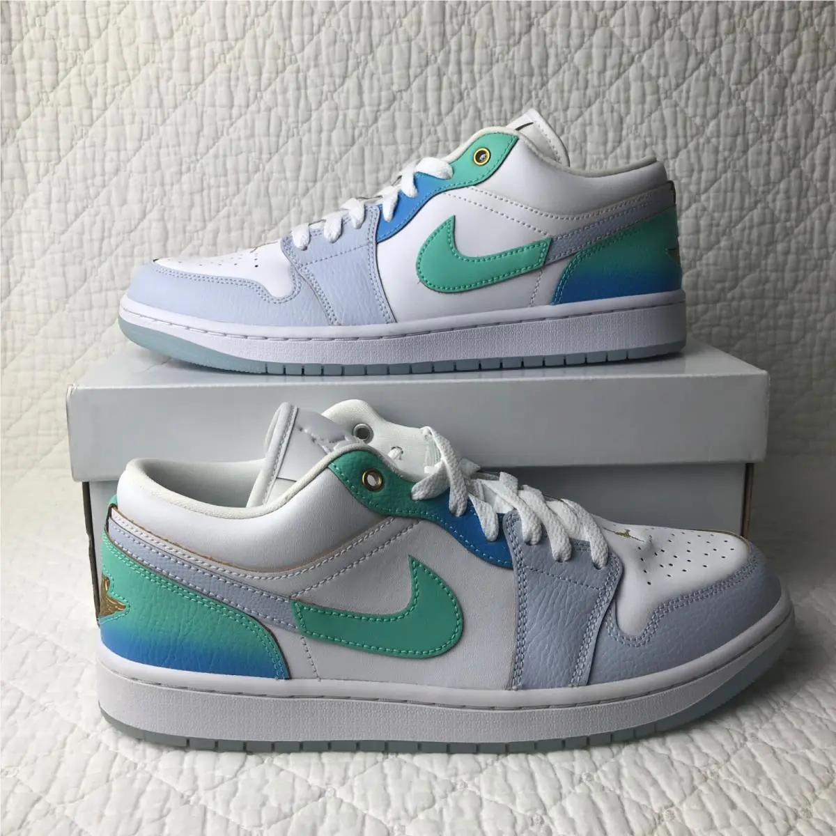 Air Jordan 1 Low SE Sneakers Women’s SZ 11.5 White/emerald Rise FN8899-131 by Nike