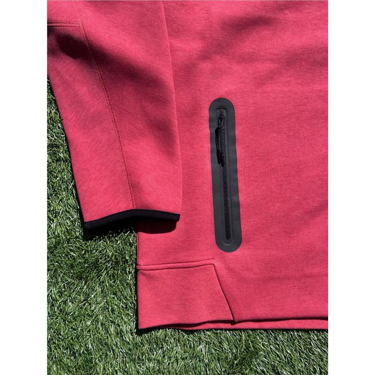 Nike clothing - FB7921-672 - FB7921-672 - Light University Red Heather (UPC: 196607413630) 4