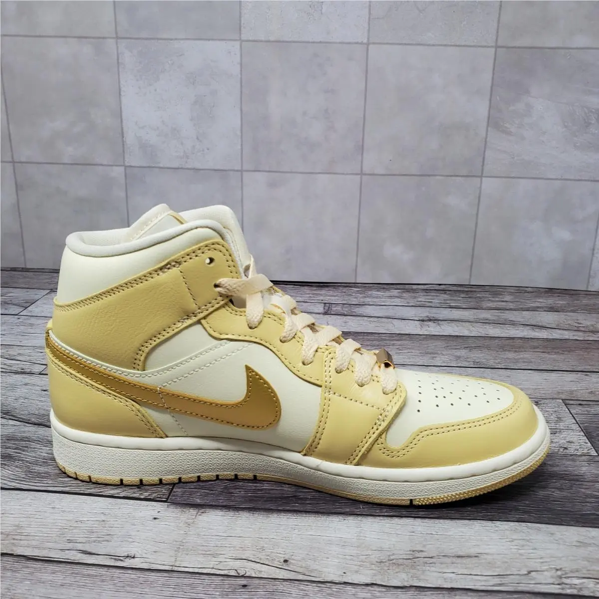 Nike shoes - Air Jordan 1 Mid SE - FB9892-200 - Gold 4