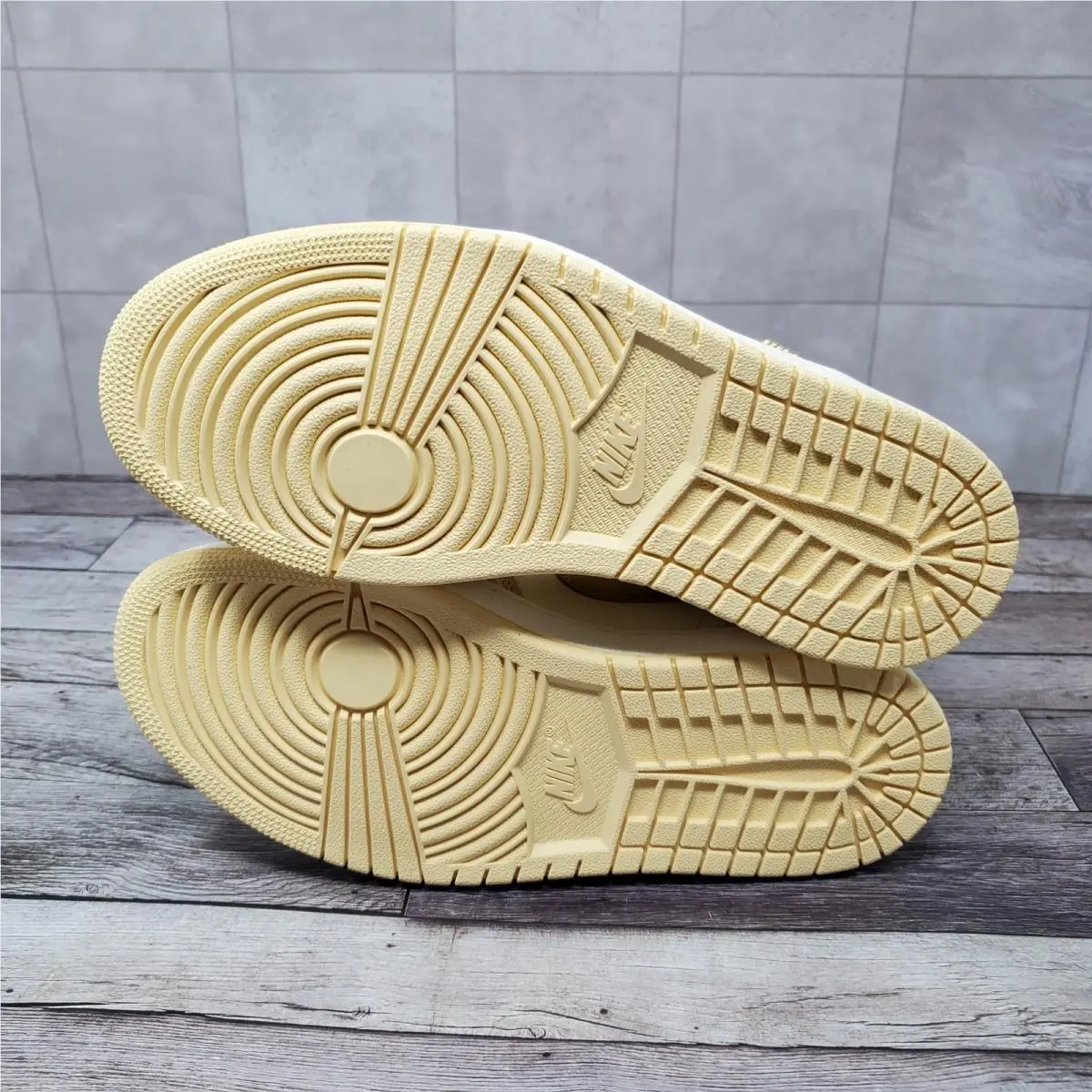 Nike shoes - Air Jordan 1 Mid SE - FB9892-200 - Gold 6