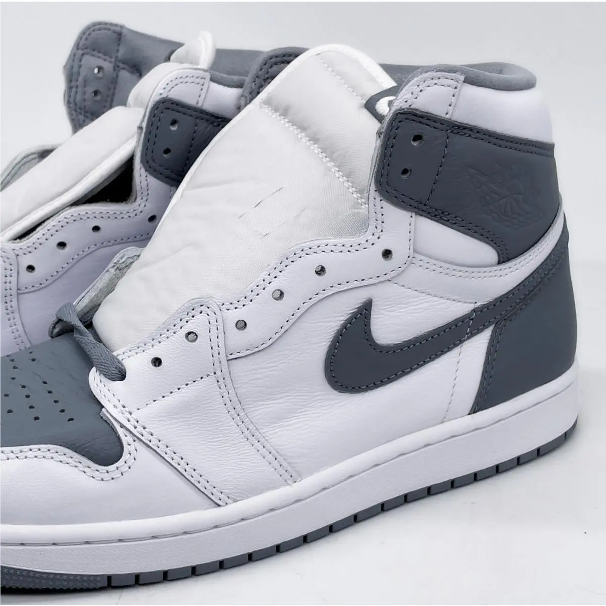 Nike shoes - Jordan 1 Retro High OG - 555088037 - White Gray 3