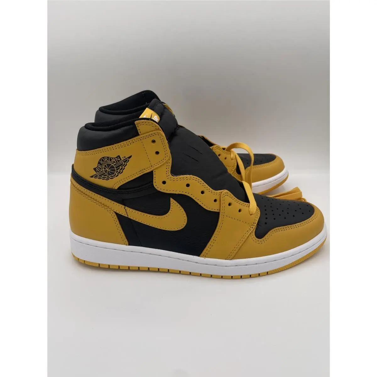 Nike Air Jordan 1 Retro High OG Pollen Yellow Black High Top Lace Up 555088-701