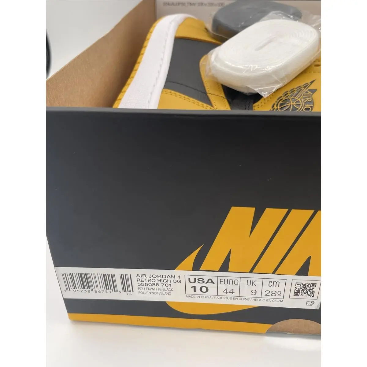 Nike shoes - Air Jordan 1 - Air - 555088-701 - Yellow,blck &white 4