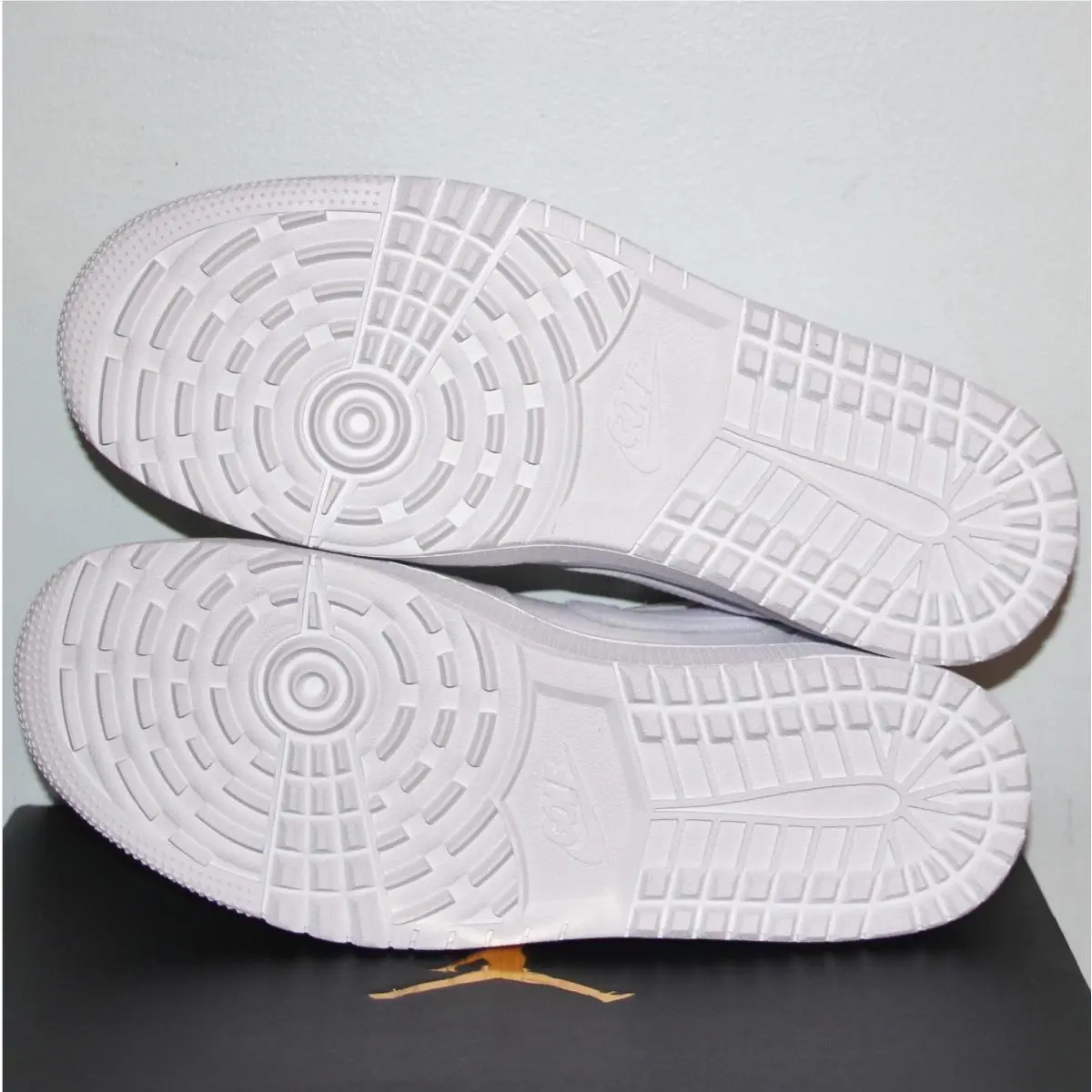 Nike shoes - Air Jordan 1 - Air - DD9315-101 - White (UPC: 0195866232761) 3