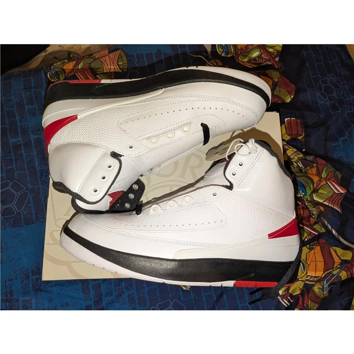 DX4400-106 Nike Air Jordan 2 Retro OG Chicago White Varsity Red Black Wmn Sz 9.5