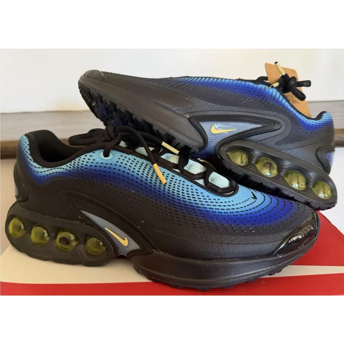 Nike Air Max DN SE Mens Size 8 Sky Blue Hyper Blue Black HM0810 401 - Blue