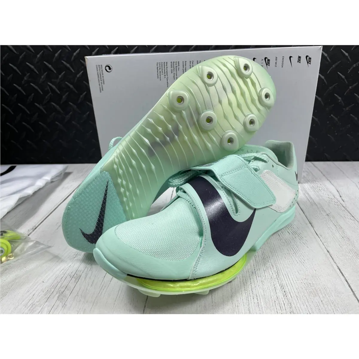 Nike shoes - Nike Zoom LJ - Zoom - DR9924-300 - Green (UPC: 0196152411440) 4