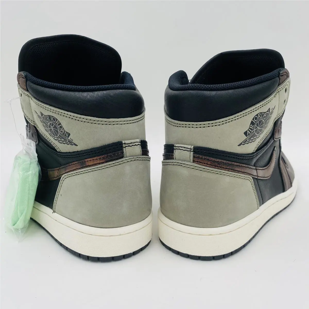 Nike shoes - Air Jordan 1 Retro High - 555088 033 - Black Fresh Mint Light Army 3