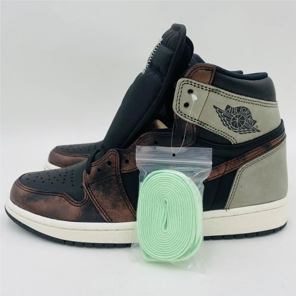 Nike shoes - Air Jordan 1 Retro High - 555088 033 - Black Fresh Mint Light Army 4