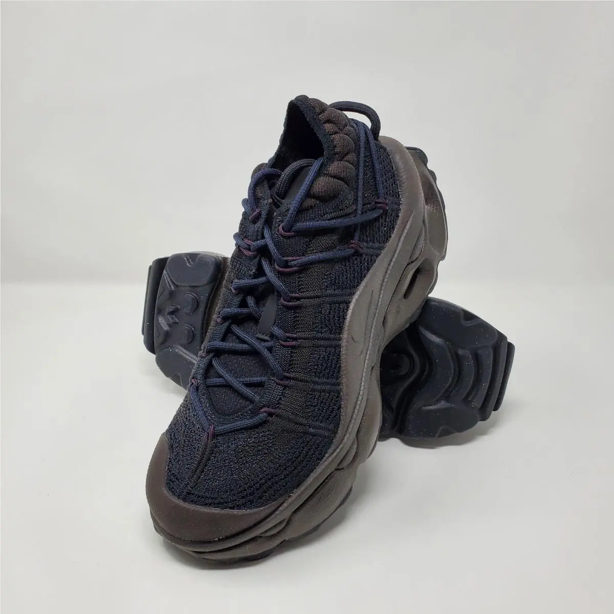 Nike Air Max Flyknit Venture Women`s Size 7 Black Brown Running Shoes FD2110-001