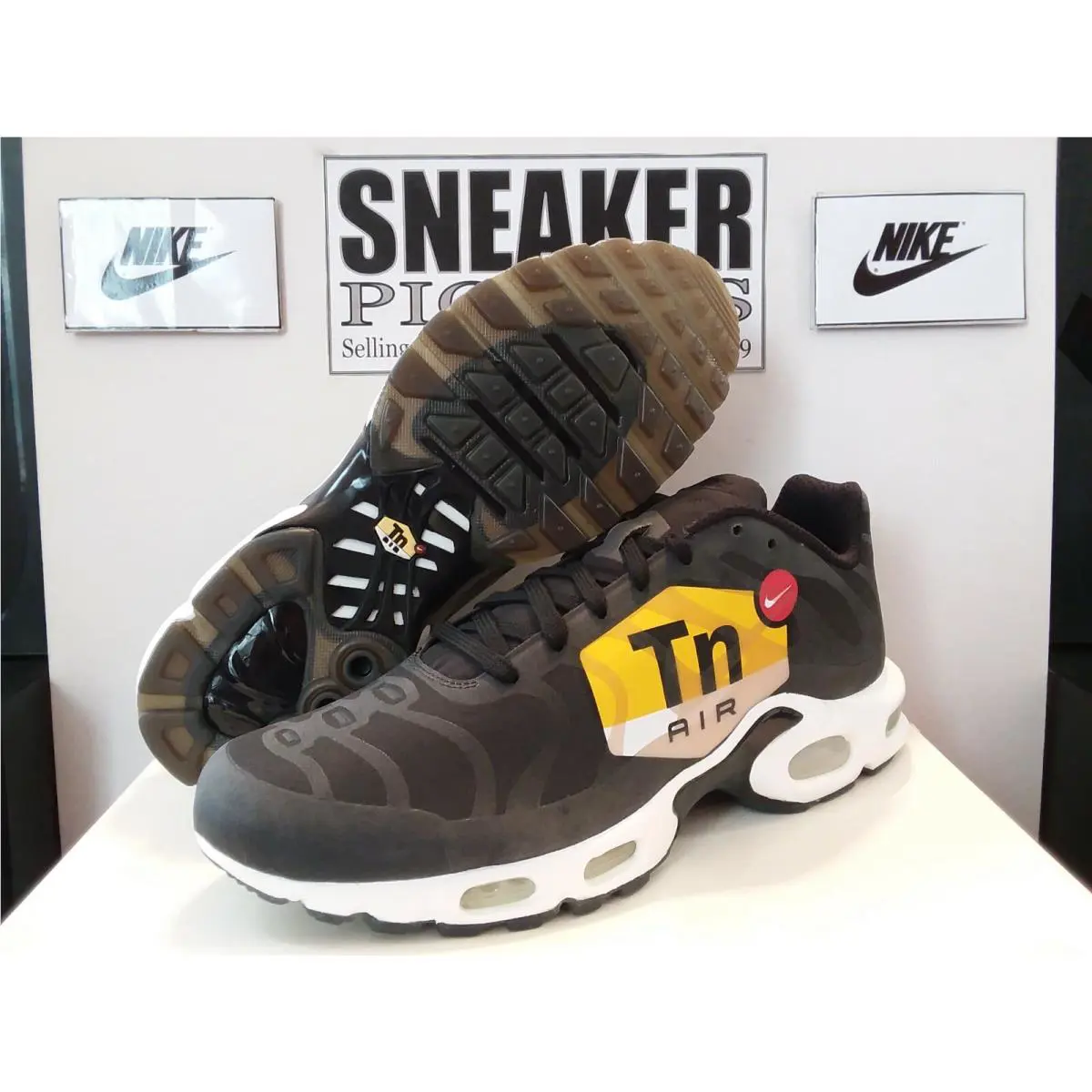 Nike shoes - Nike Air Max Plus - Air Max Plus - AJ0877-001 - Black, Manufacturer: Black / White (UPC: 0887227211750) 0