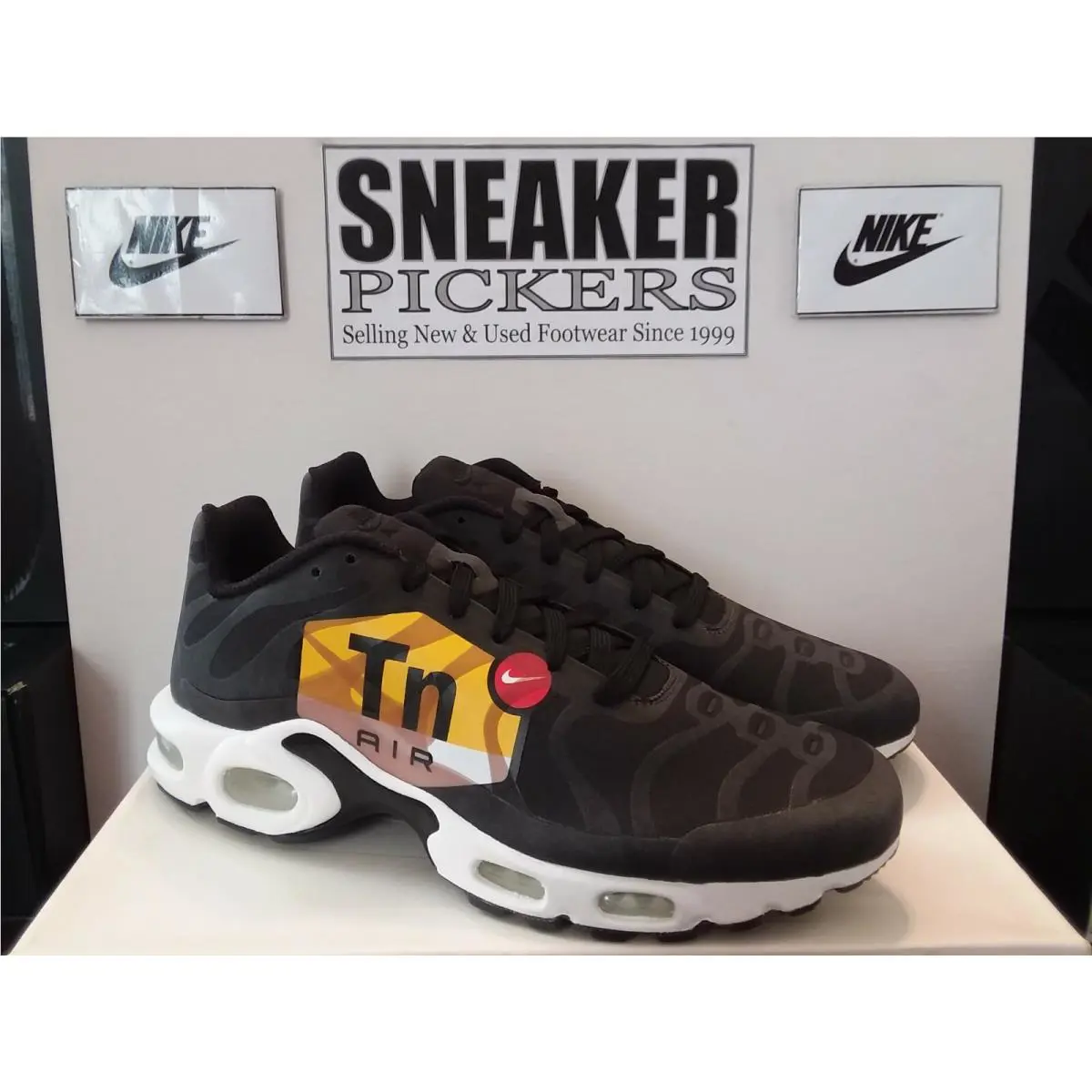 Nike shoes - Nike Air Max Plus - Air Max Plus - AJ0877-001 - Black, Manufacturer: Black / White (UPC: 0887227211750) 2