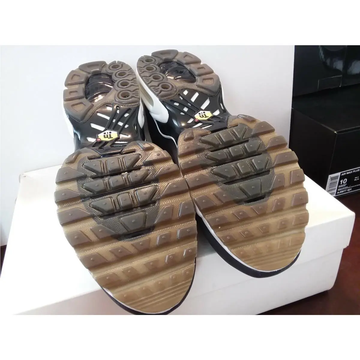 Nike shoes - Nike Air Max Plus - Air Max Plus - AJ0877-001 - Black, Manufacturer: Black / White (UPC: 0887227211750) 3