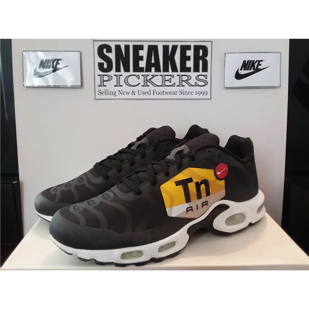 Nike shoes - Nike Air Max Plus - Air Max Plus - AJ0877-001 - Black, Manufacturer: Black / White (UPC: 0887227211750) 4