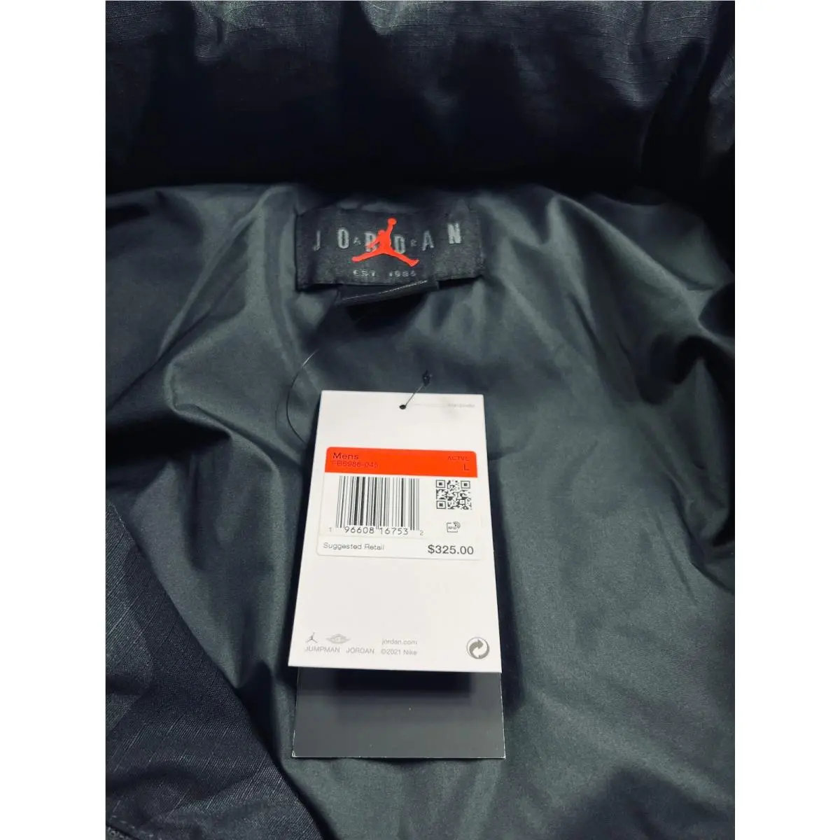 Nike clothing - Nike Air Jordan Flight Heritage Puffer Jacket - FB6988 045 - Black Camo & White (UPC: 196608167532) 5