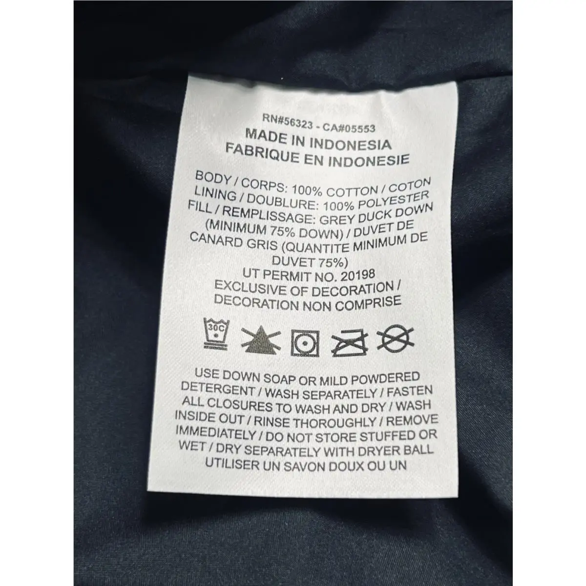 Nike clothing - Nike Air Jordan Flight Heritage Puffer Jacket - FB6988 045 - Black Camo & White (UPC: 196608167532) 6