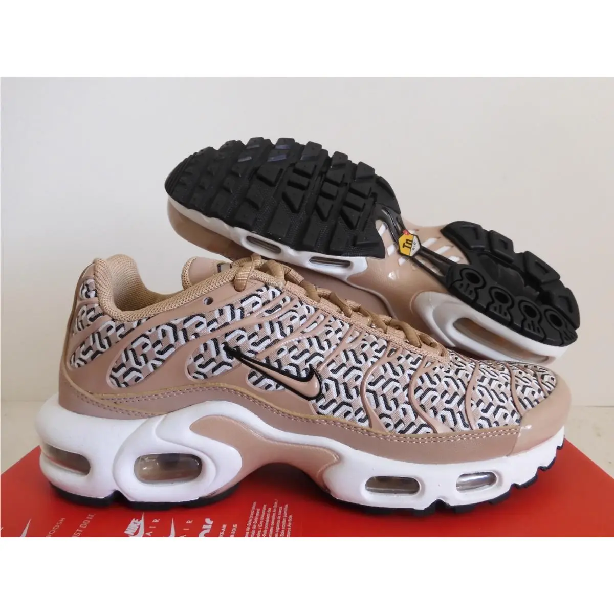Wmns Nike Air Max Plus United IN Victory Hemp Brown-black SZ 6 FB2557-200