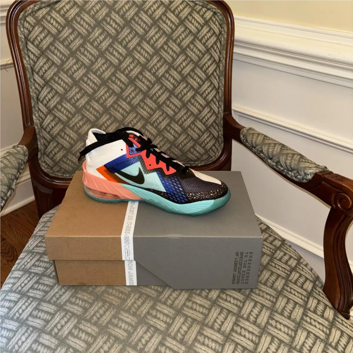 Nike Lebron 18 Low Space Jam Toon Lola Bunny White Shoe`s 6Y DJ3760-115