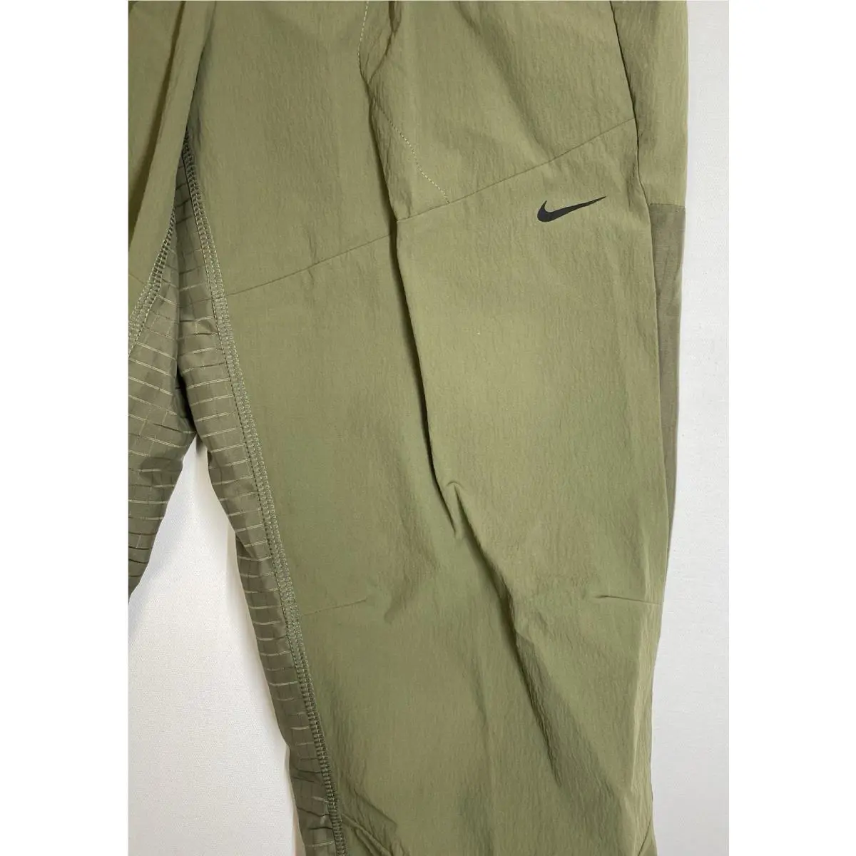 Nike clothing - Nike APS Men`s Dri-FIT ADV Woven Versatile Trousers - FB6851-222 - Green 5