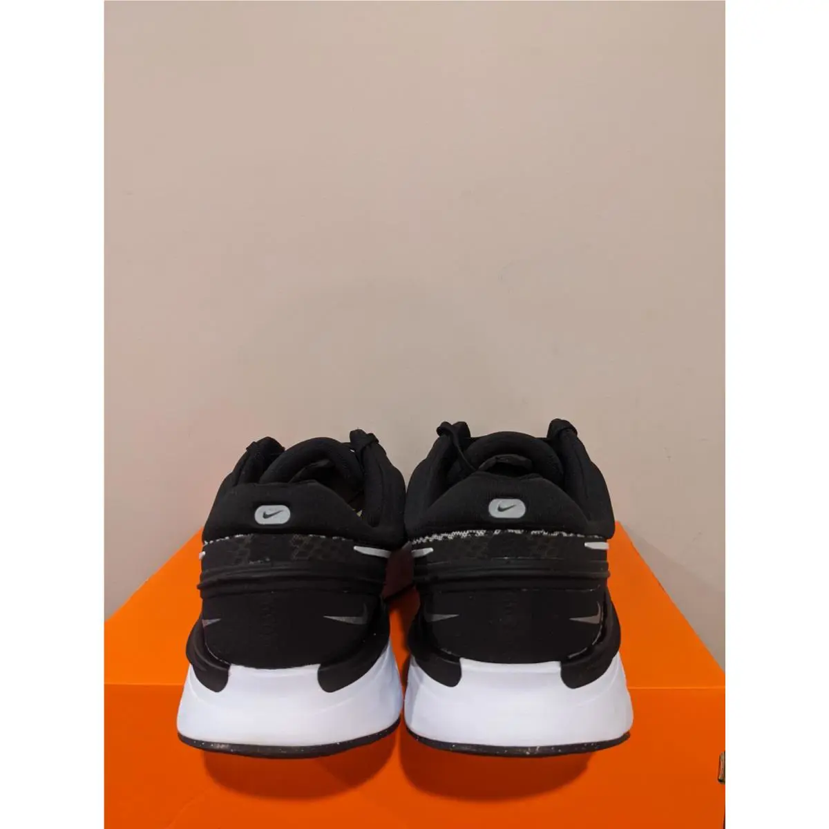 Nike shoes - Black/White (UPC: 091202750923) 1