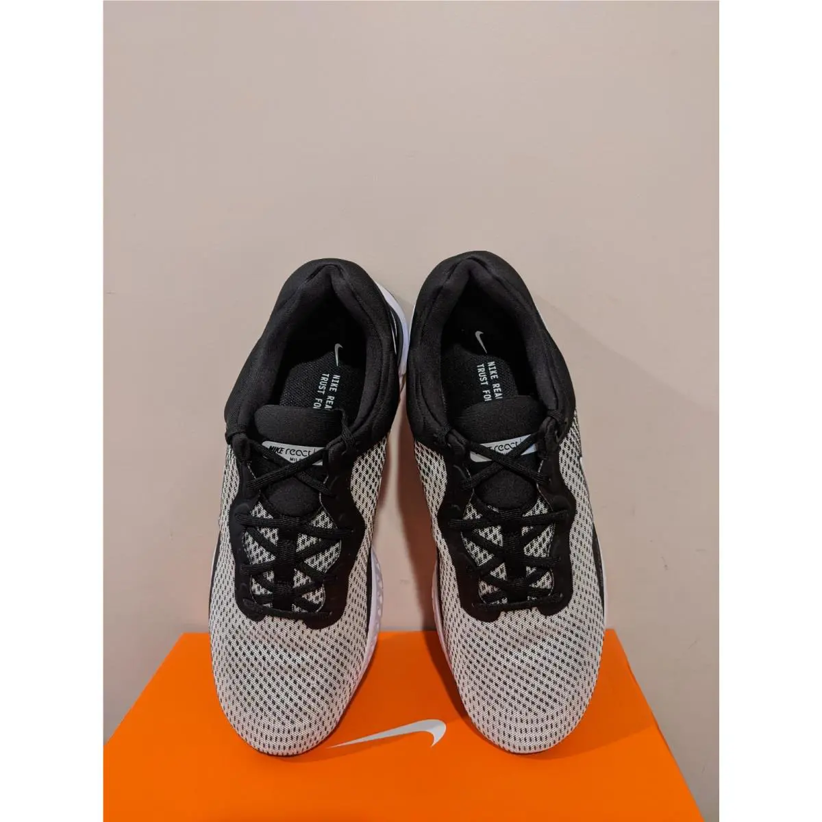 Nike shoes - Black/White (UPC: 091202750923) 2