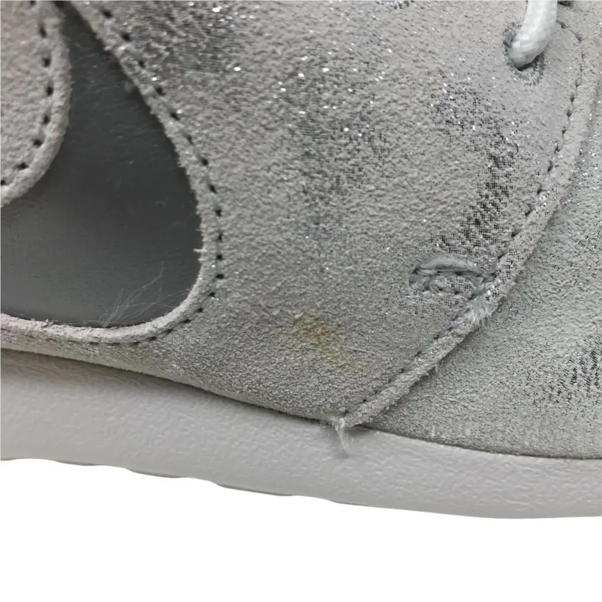 Nike shoes - Metallic Platinum (UPC: 191887673071) 2