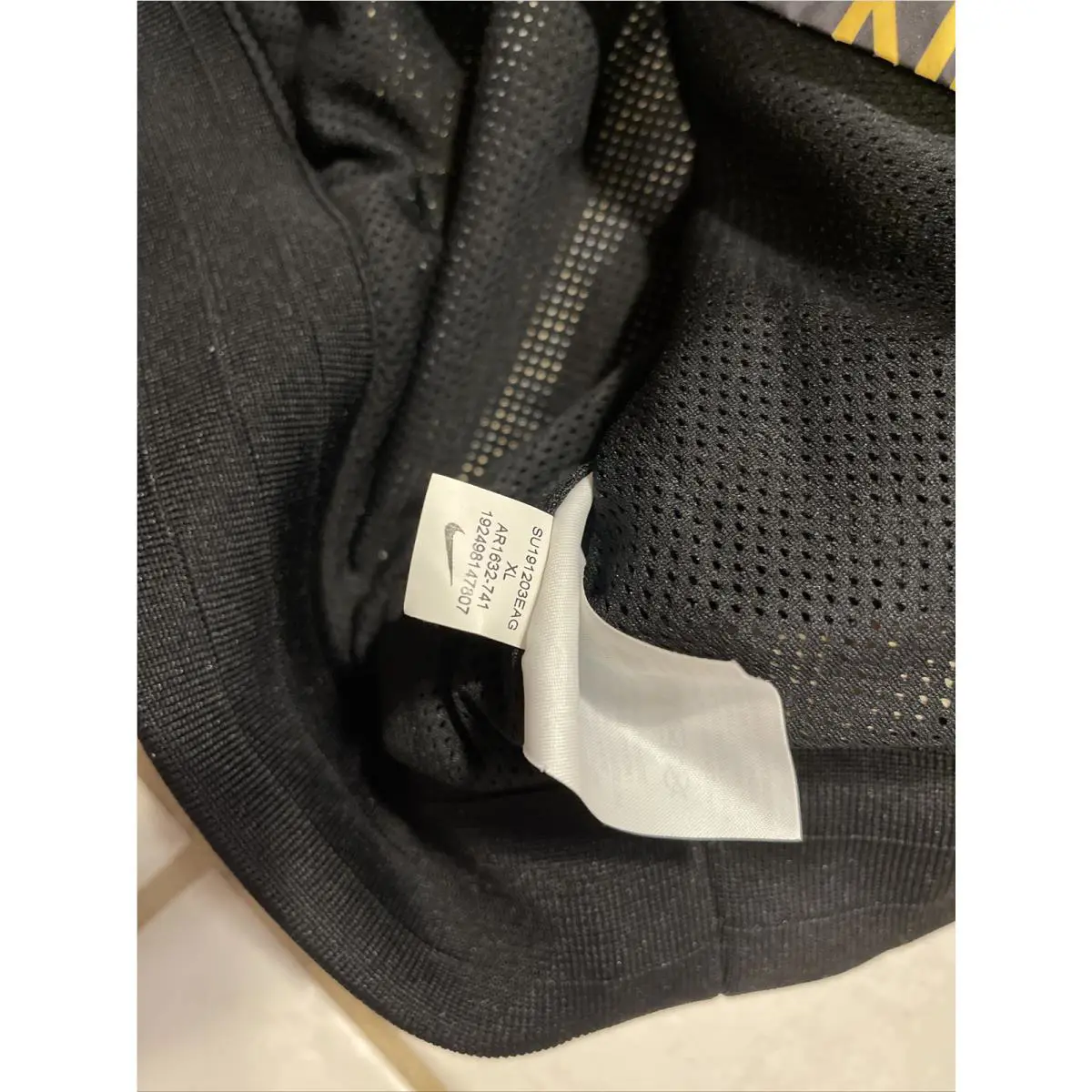 Nike clothing - Nike AR1632 741 - Yellow 4