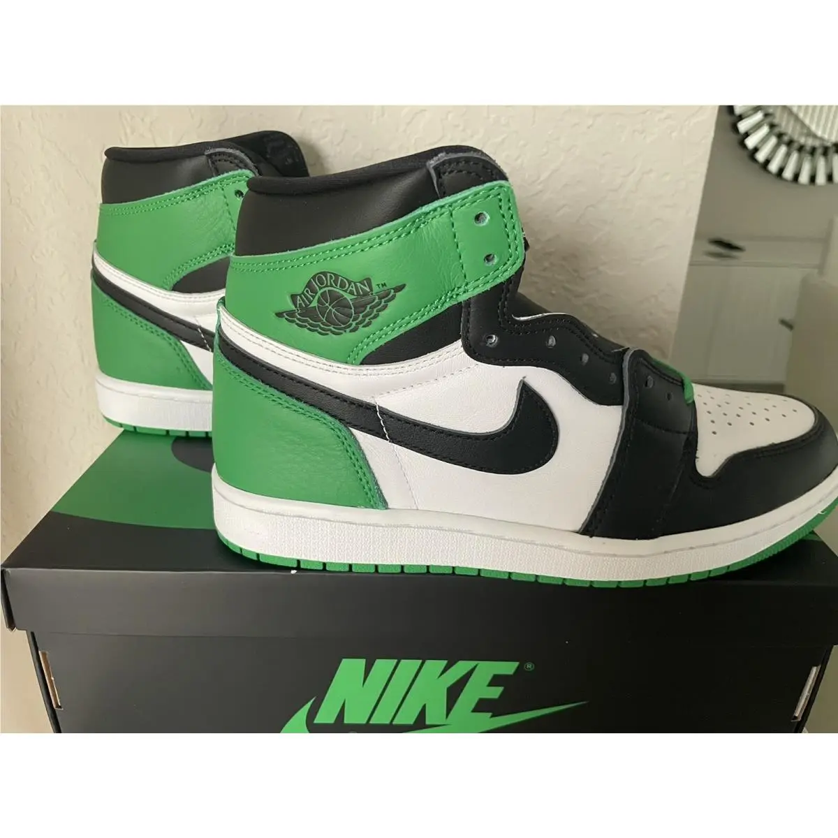 Nike shoes - Air Jordan 1 - Air - DZ5485-031 - Black/Lucky Green-white (UPC: 0196604406499) 1