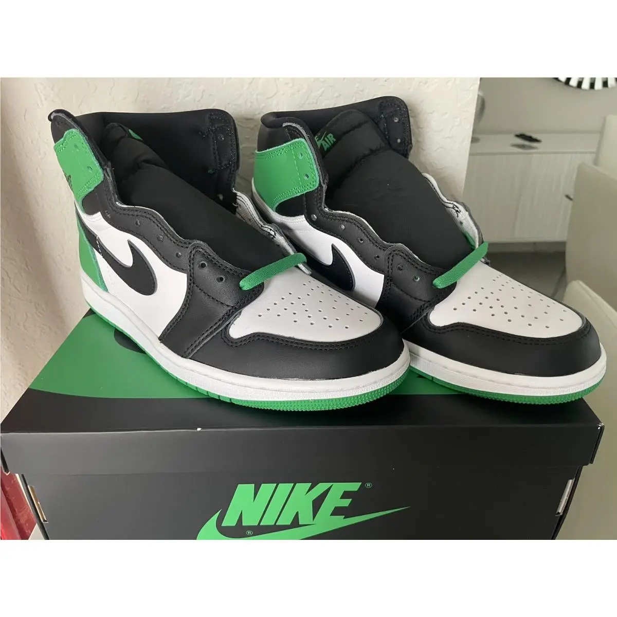 Nike shoes - Air Jordan 1 - Air - DZ5485-031 - Black/Lucky Green-white (UPC: 0196604406499) 3
