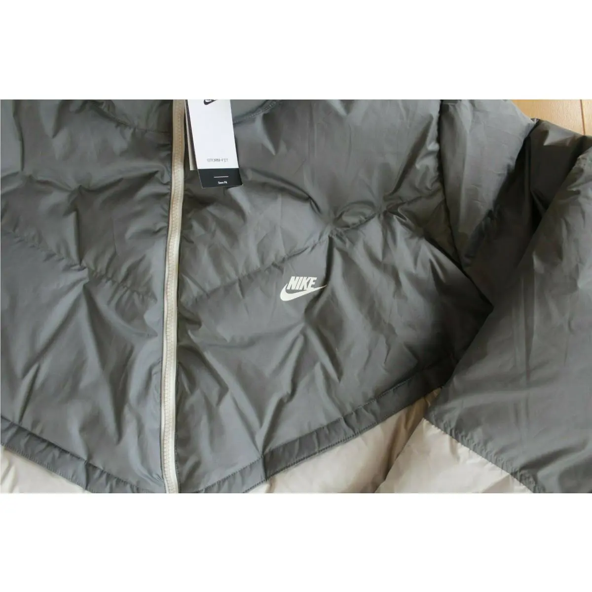 Nike clothing - Gray White 2