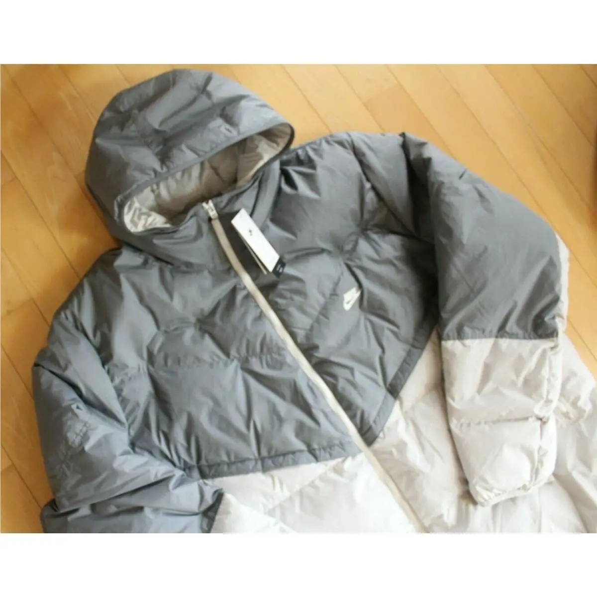 Nike clothing - Gray White 1