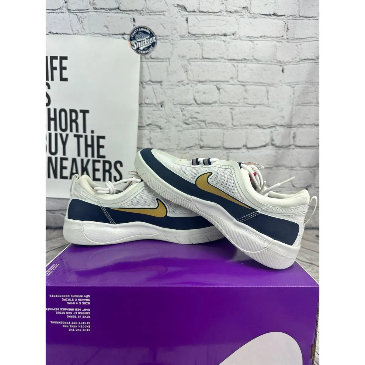 Nike shoes - Gold 4