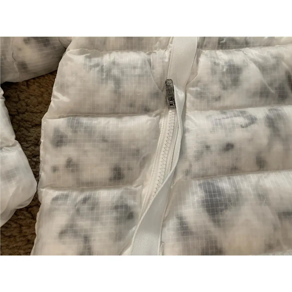 Nike clothing - sythetic fill - sythetic fill - Marble White-Grey (UPC: 194494703063) 2