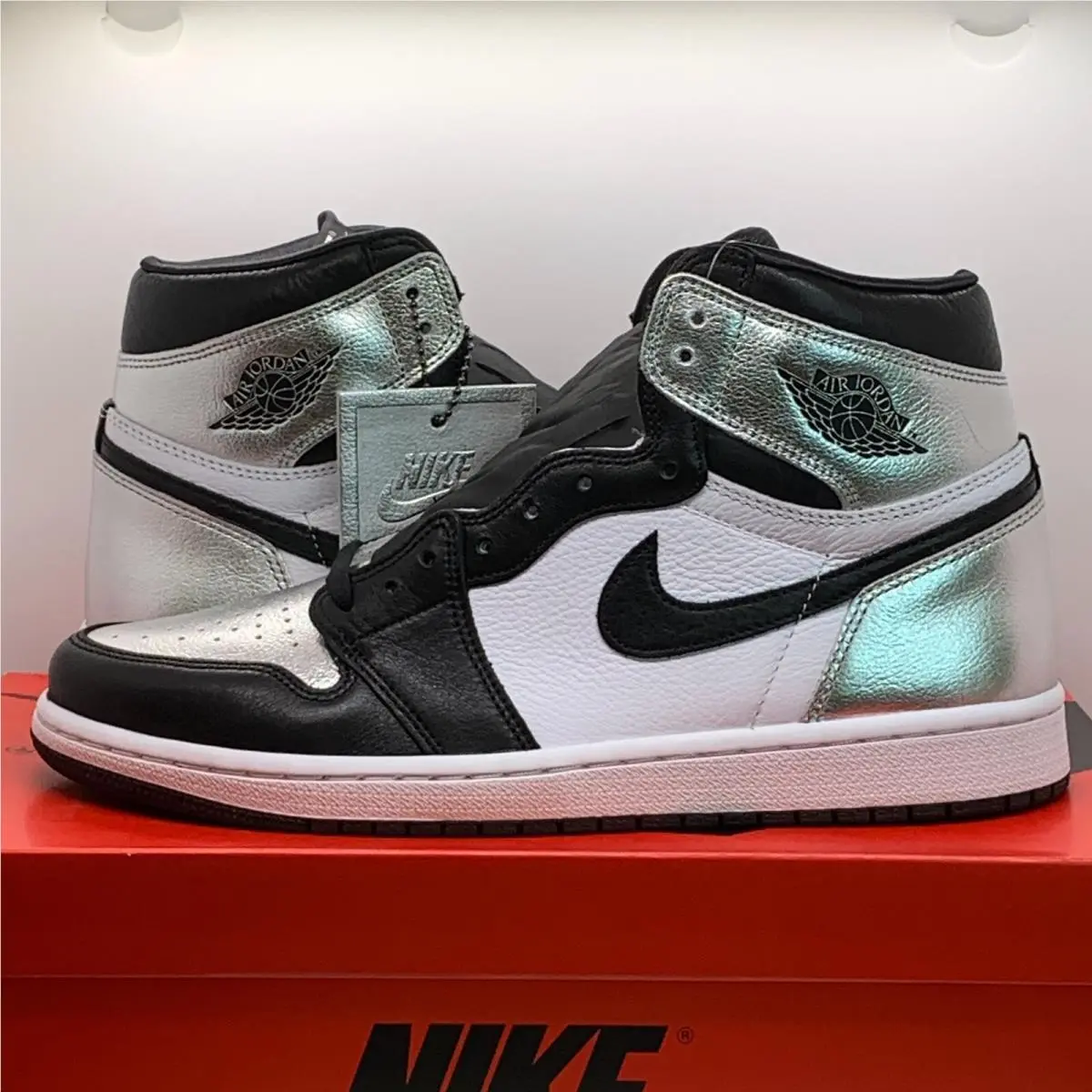 Nike Air Jordan 1 High OG Silver Toe Size 11W Women / 9.5M Men Shoe CD0461-001
