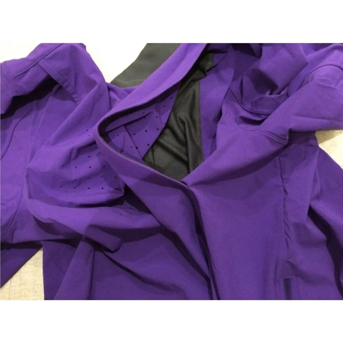 Nike clothing - Purple (UPC: 826220822211) 3
