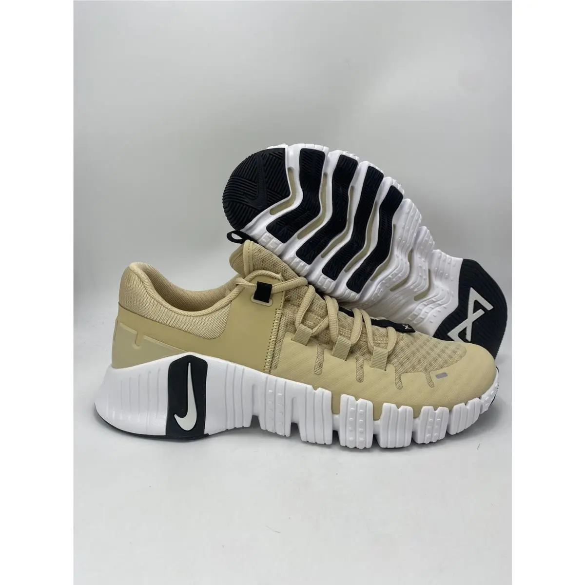 Nike Free Metcon 5 TB Mens Sz 9 Vegas Gold White Black Sneakers FN6616-701