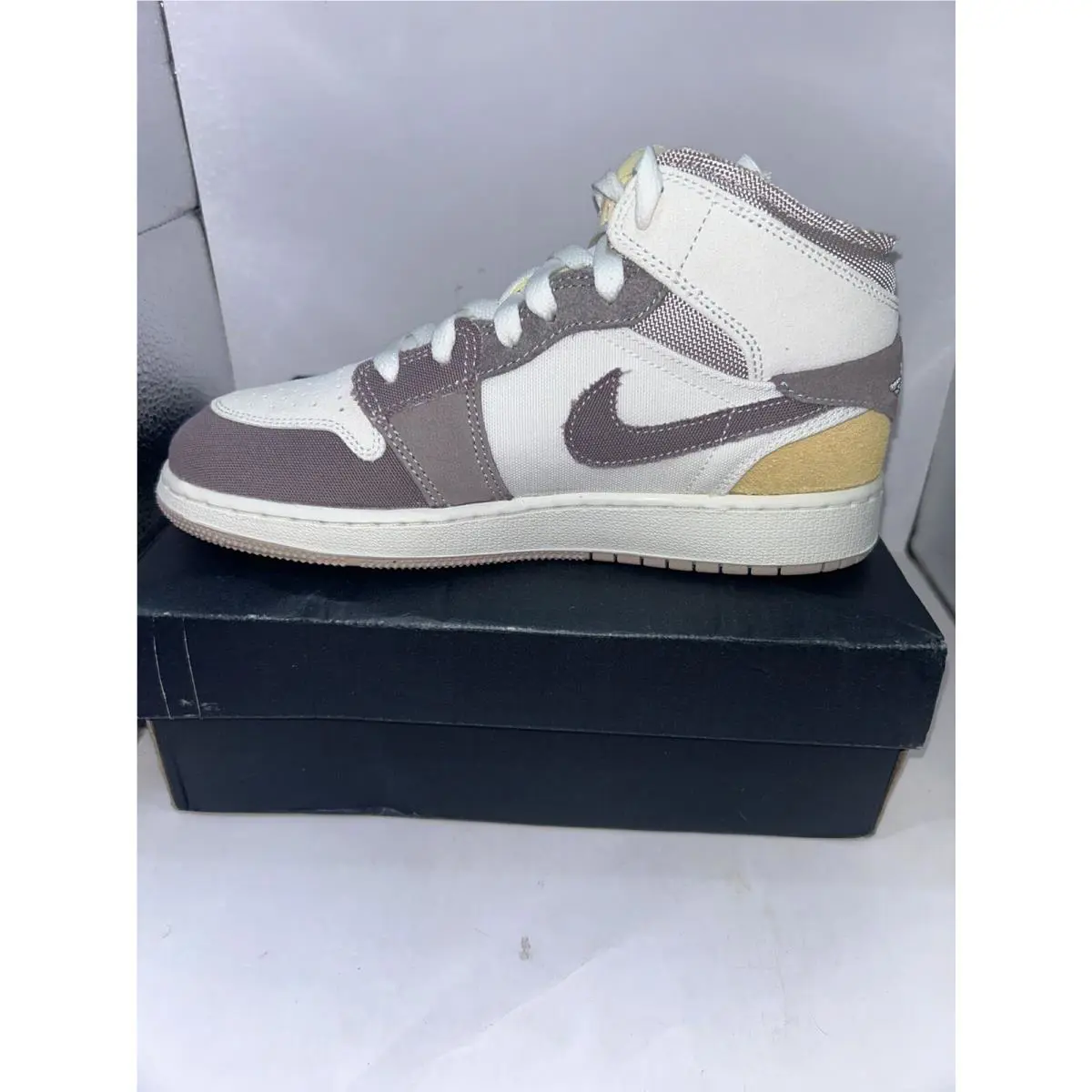 Nike shoes - Air Jordan 1 Mid - Air Mid - Multicolor 1