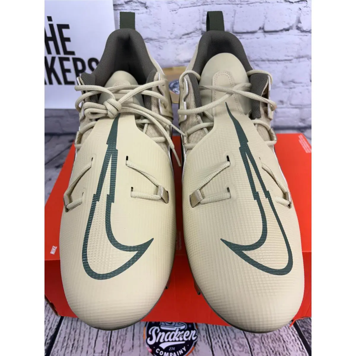 Nike shoes - Gold 0