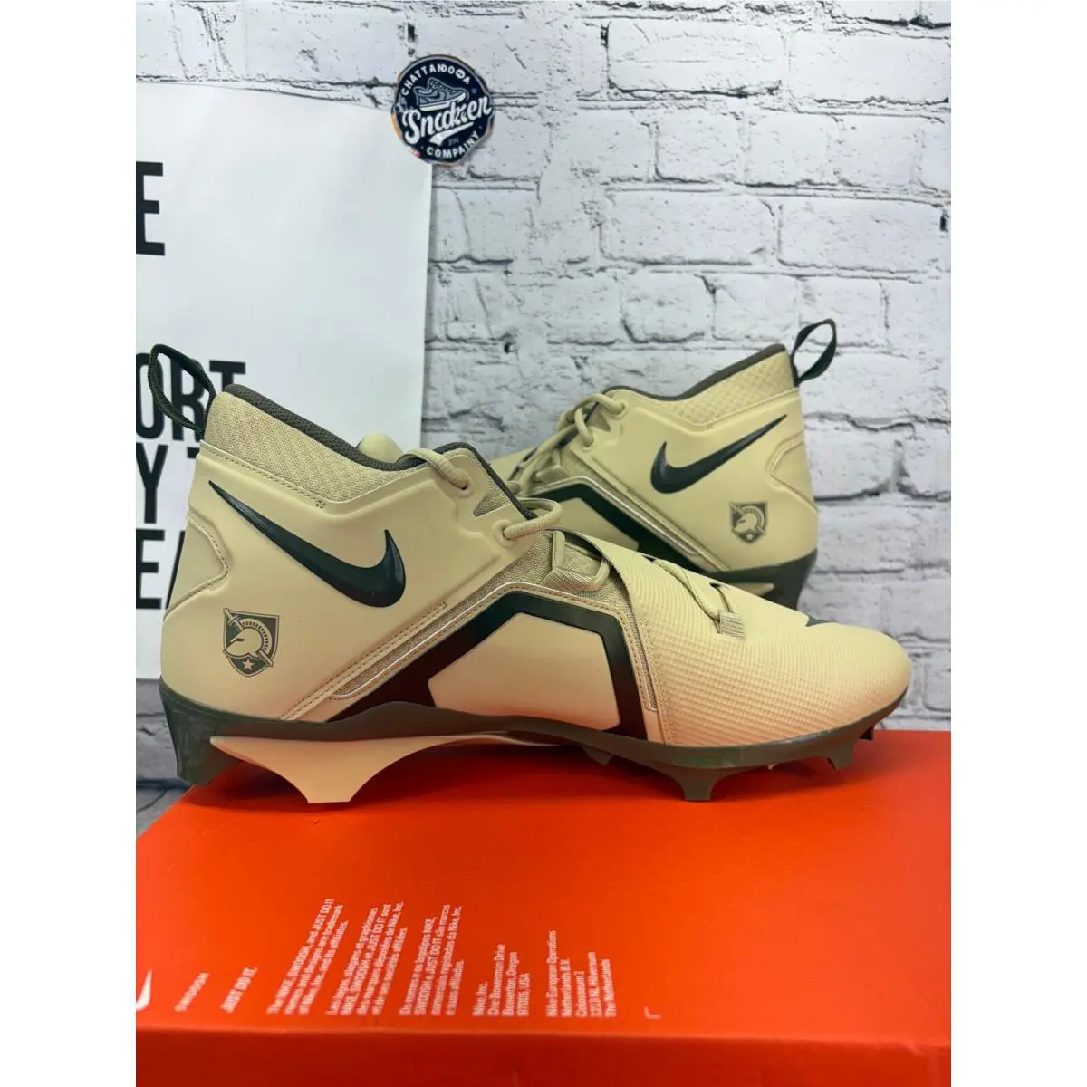 Nike shoes - Gold 4