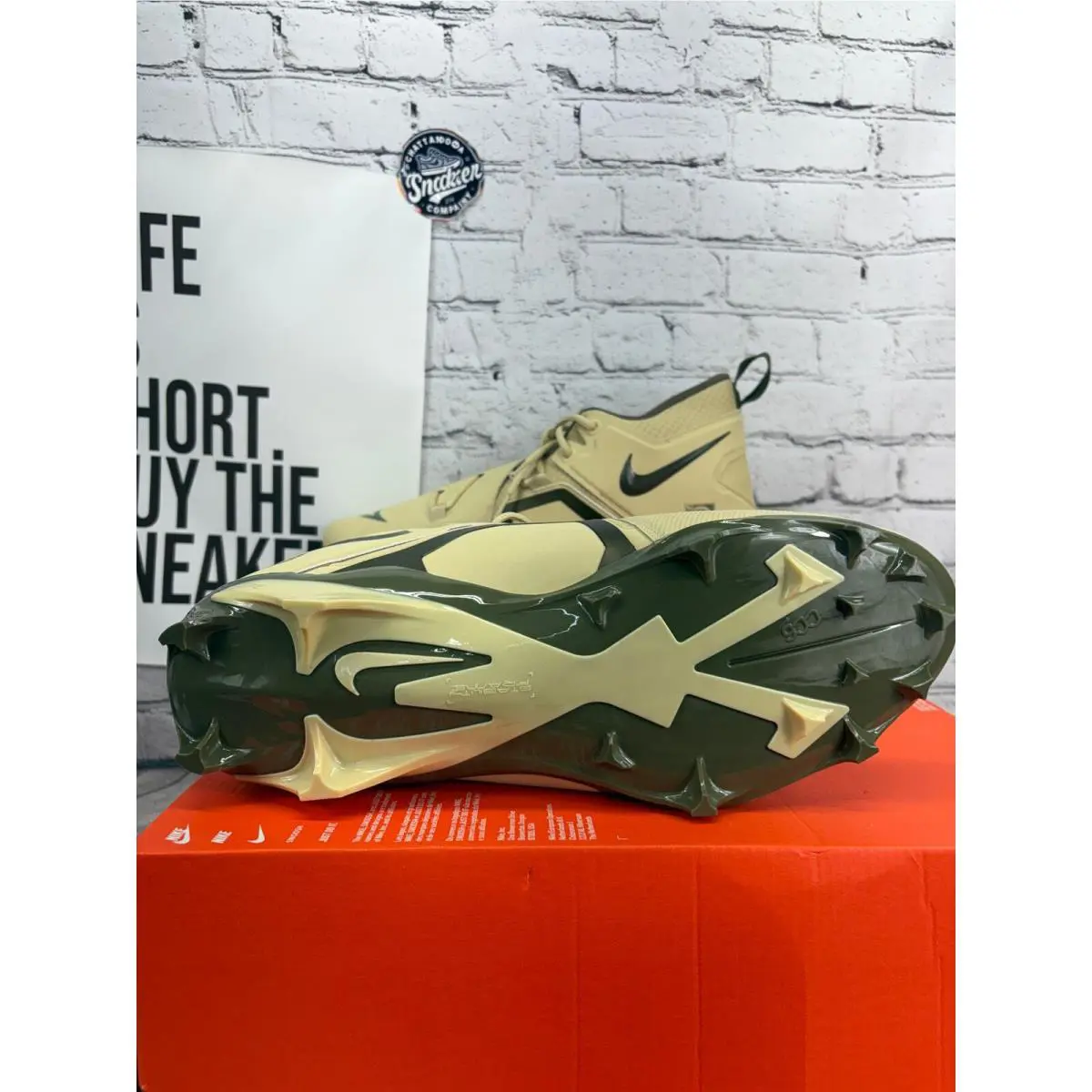 Nike shoes - Gold 5