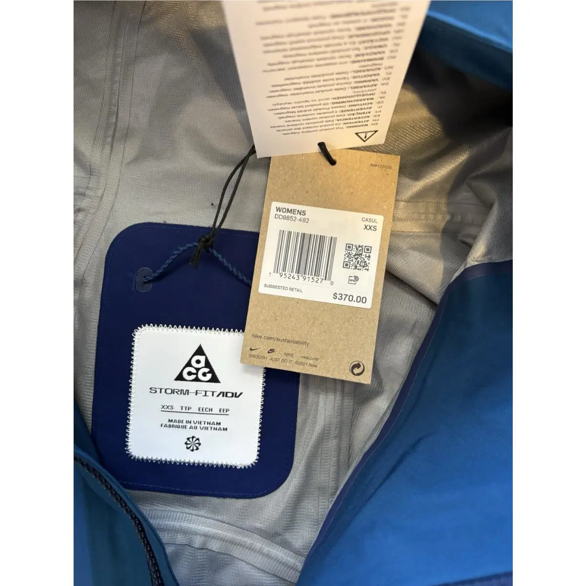 Nike clothing - Blue (UPC: 195243915300) 5