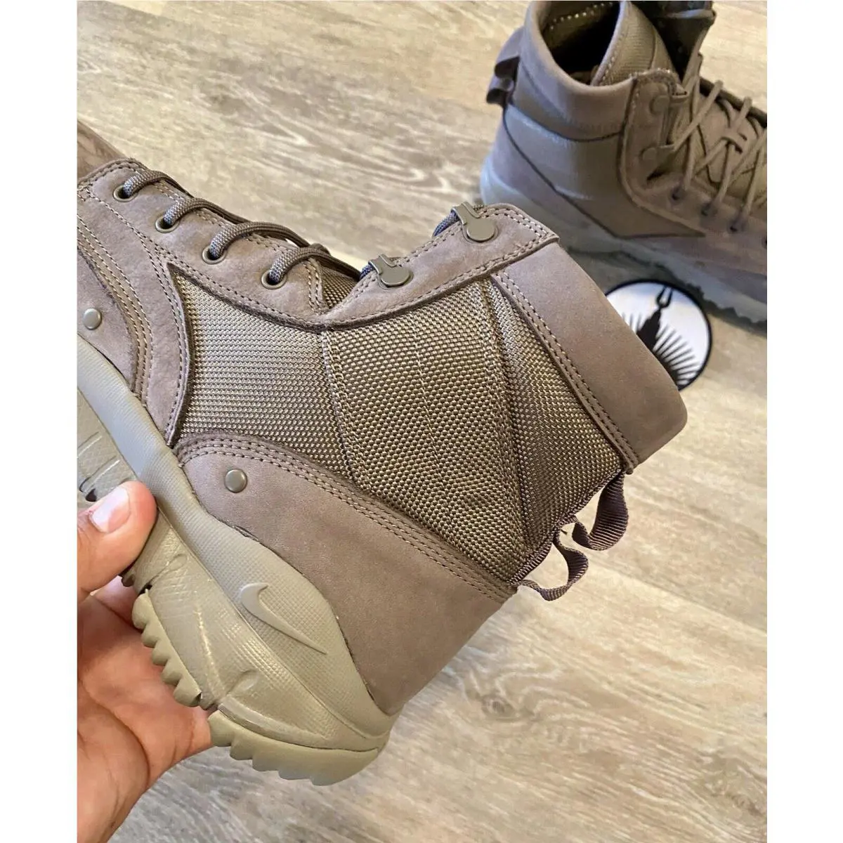 Nike shoes  - Dark Mushroom / Light Taupe 1