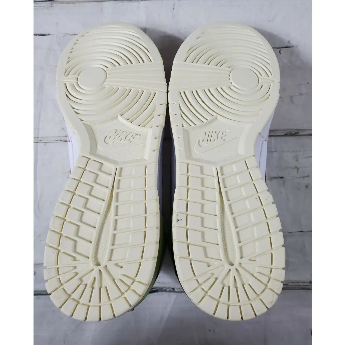 Nike shoes - White 4